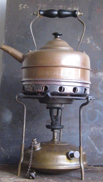 1281743732-Stove_and_Kettle1_opt.jpg