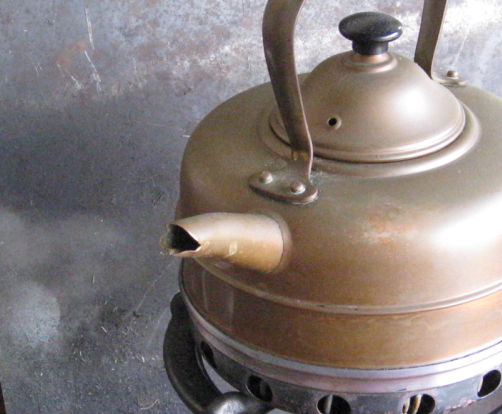 1281743751-Stove_and_kettle_3.jpg
