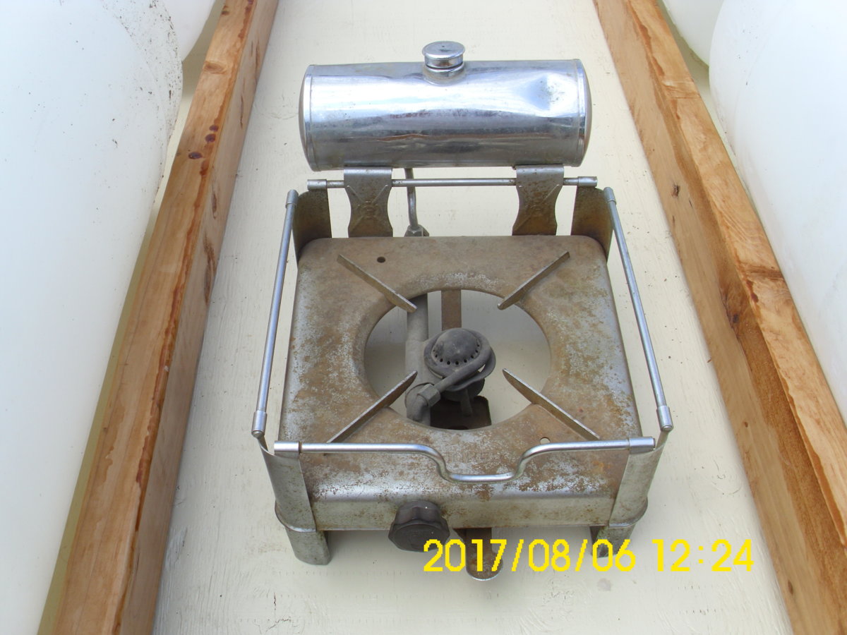 Punker stove and Smoky the cat 015.jpg
